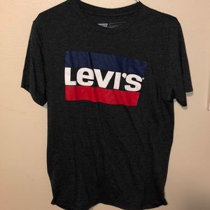 Levi’s tee